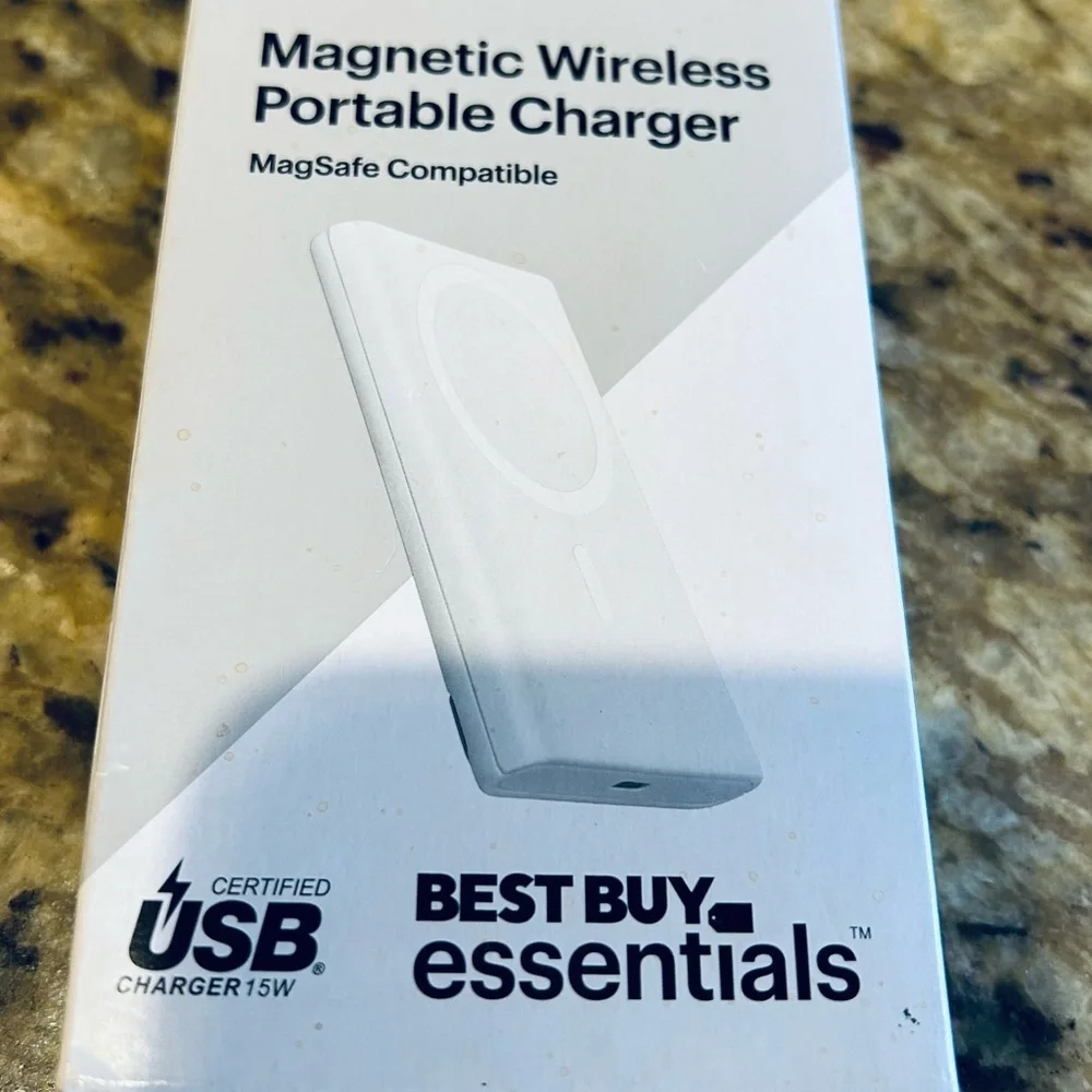 Best Buy Magnetic Wireless Portable Charger